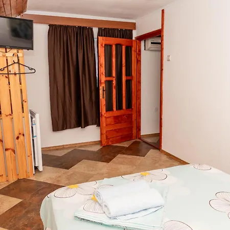 Gazde/Camere de închiriat Casa Tudor